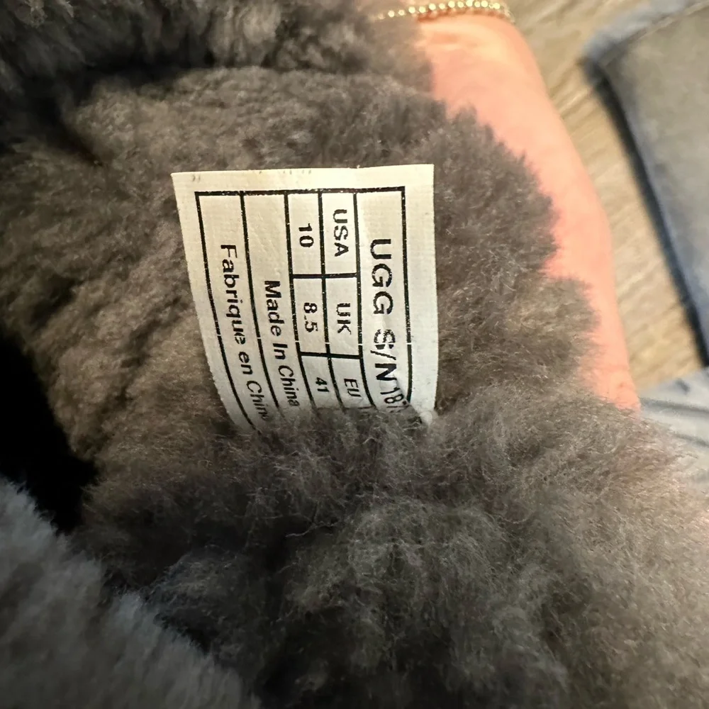 UGG Bailey Triple Button Grey - Picture 6 of 8